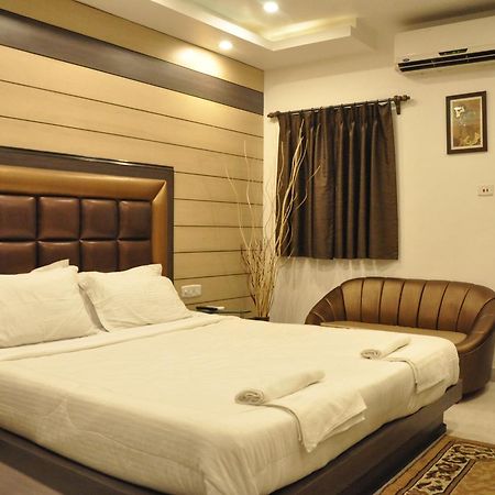 Hotel Esteem Колката Екстер'єр фото