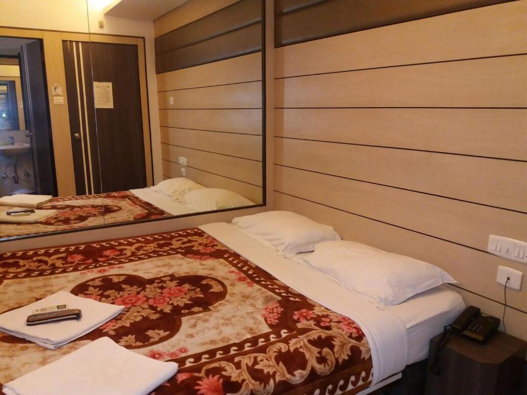 Hotel Esteem Колката Екстер'єр фото