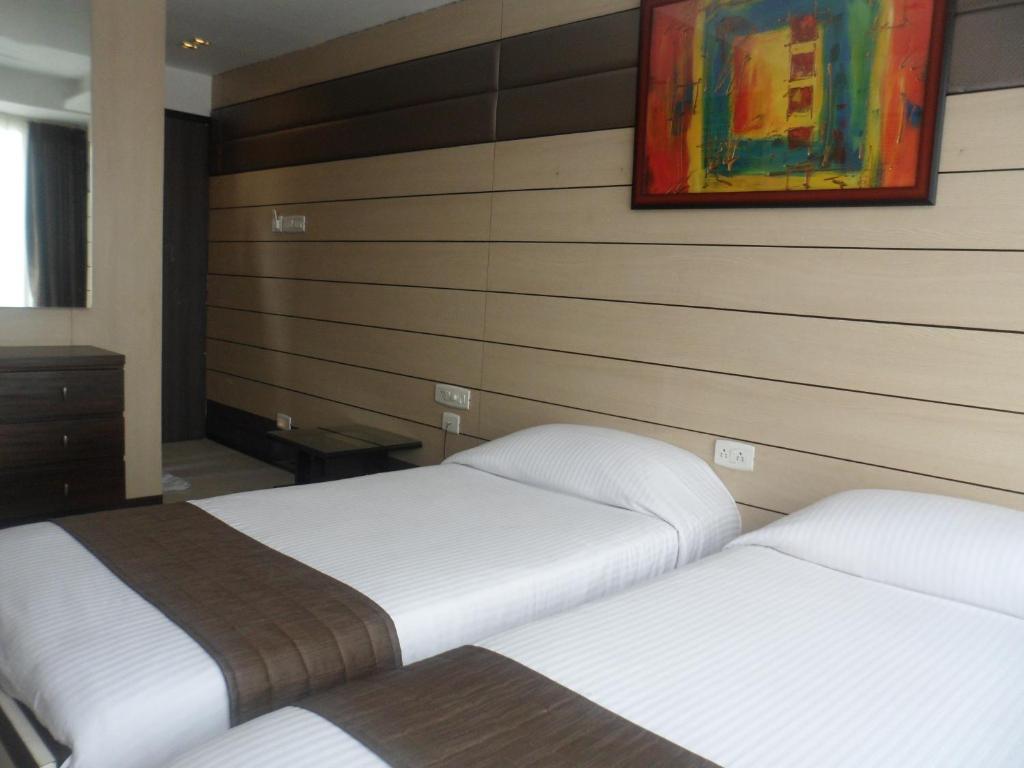 Hotel Esteem Колката Номер фото
