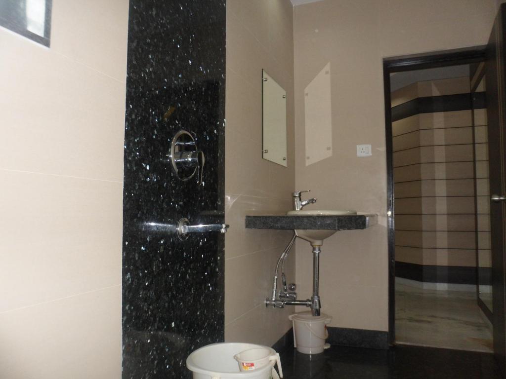 Hotel Esteem Колката Номер фото