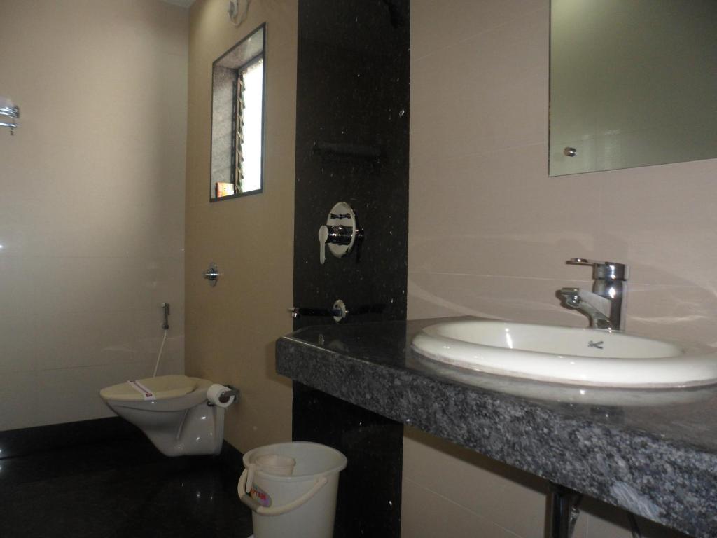 Hotel Esteem Колката Номер фото