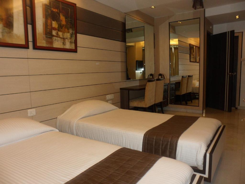 Hotel Esteem Колката Номер фото