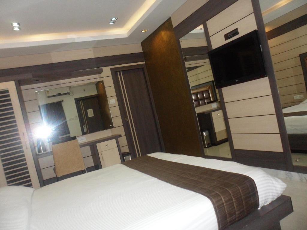 Hotel Esteem Колката Номер фото