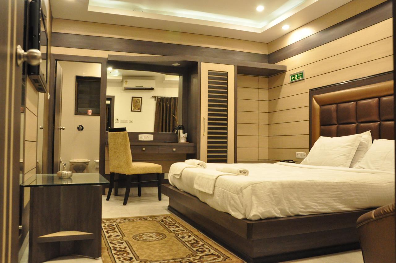 Hotel Esteem Колката Екстер'єр фото