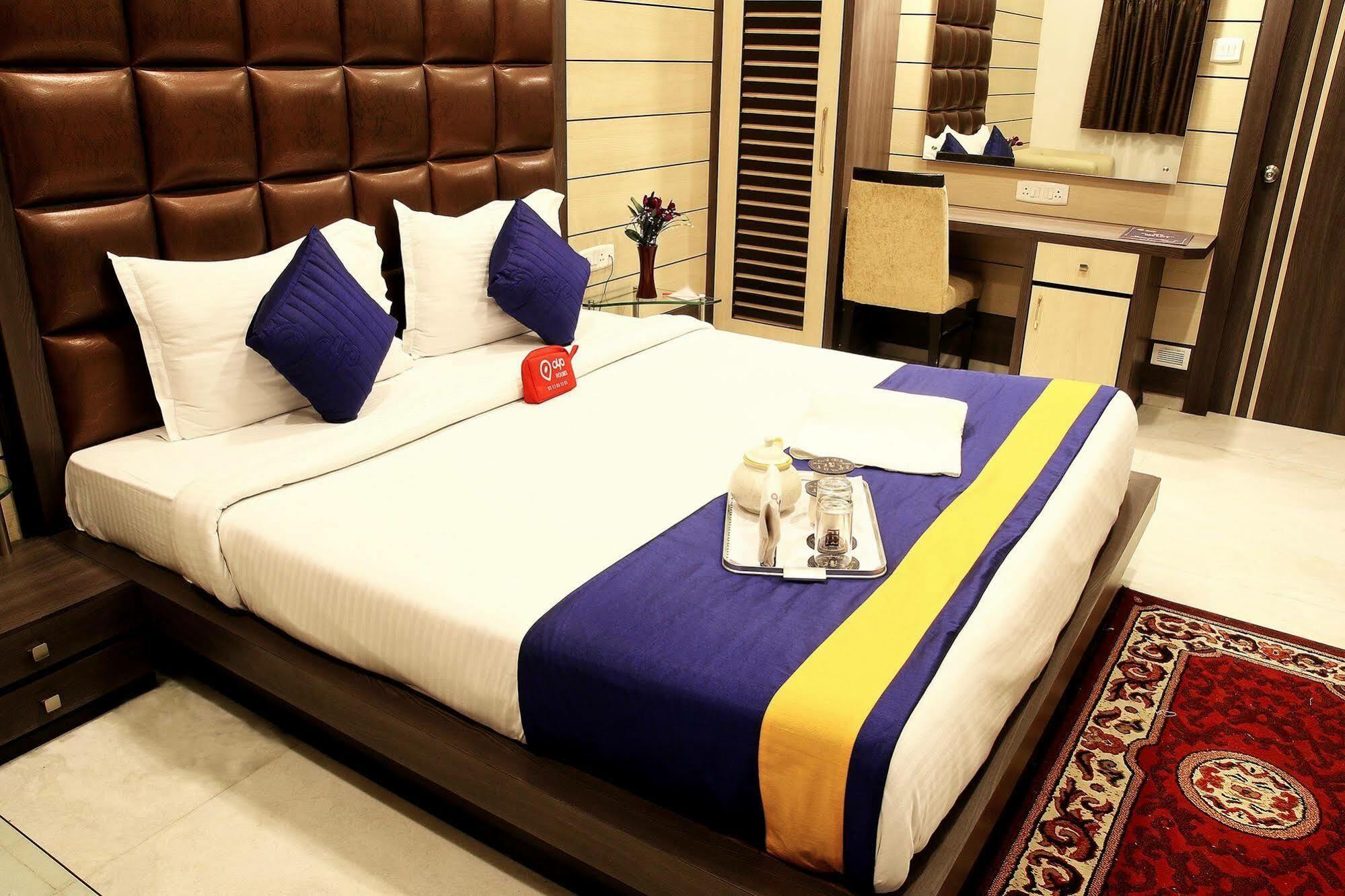 Hotel Esteem Колката Екстер'єр фото
