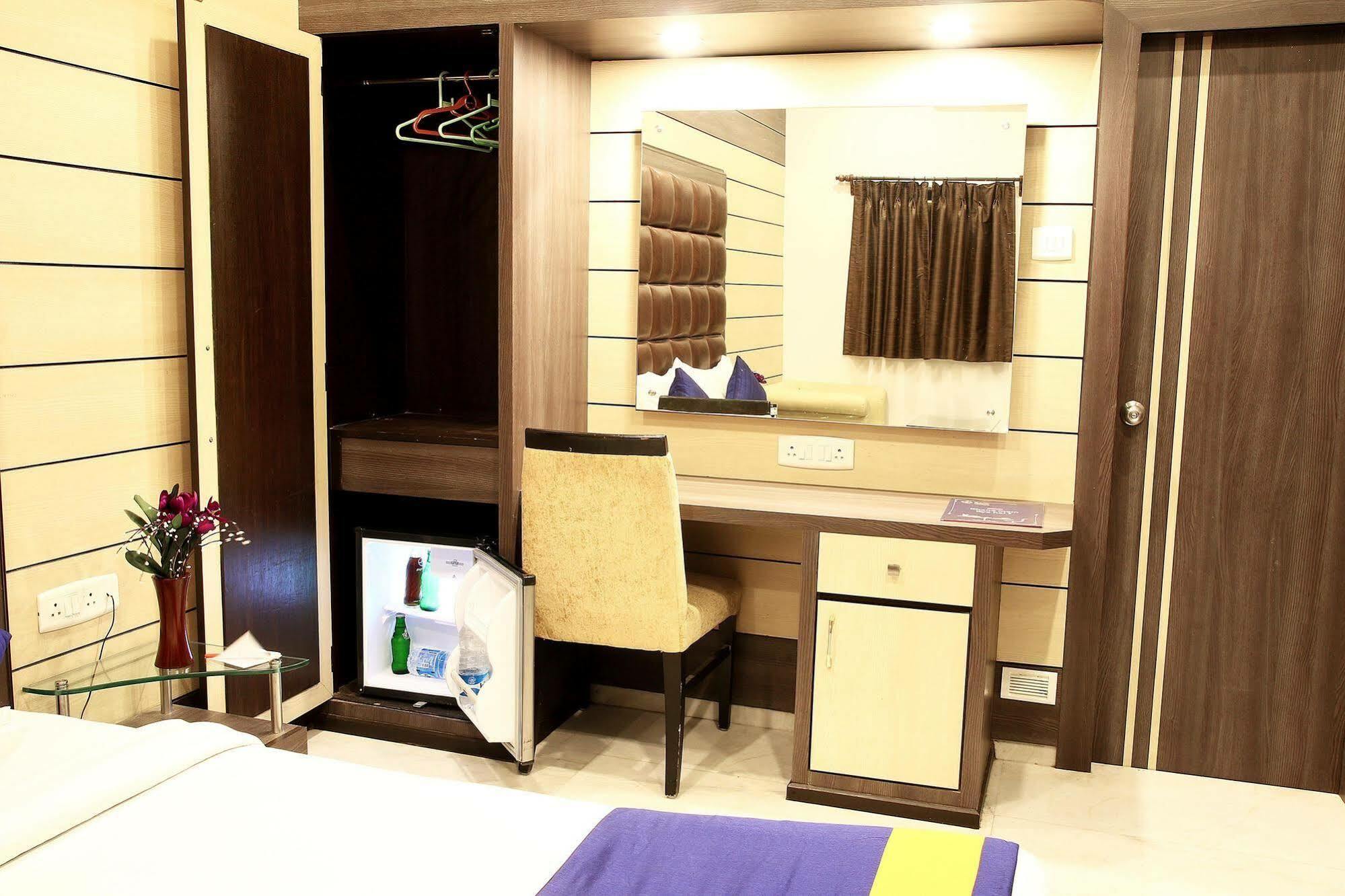 Hotel Esteem Колката Екстер'єр фото