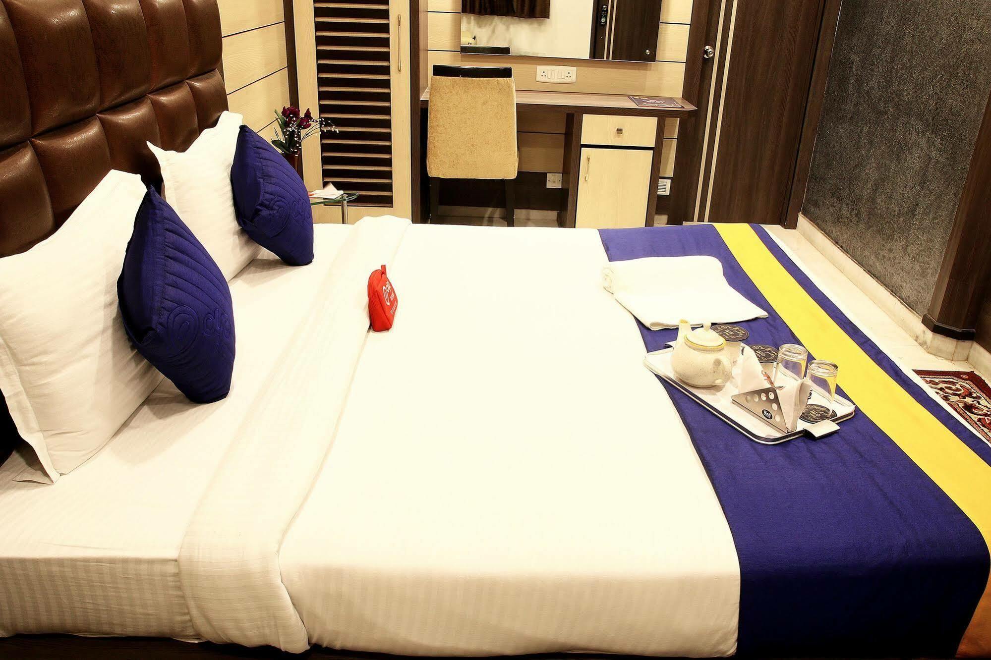 Hotel Esteem Колката Екстер'єр фото