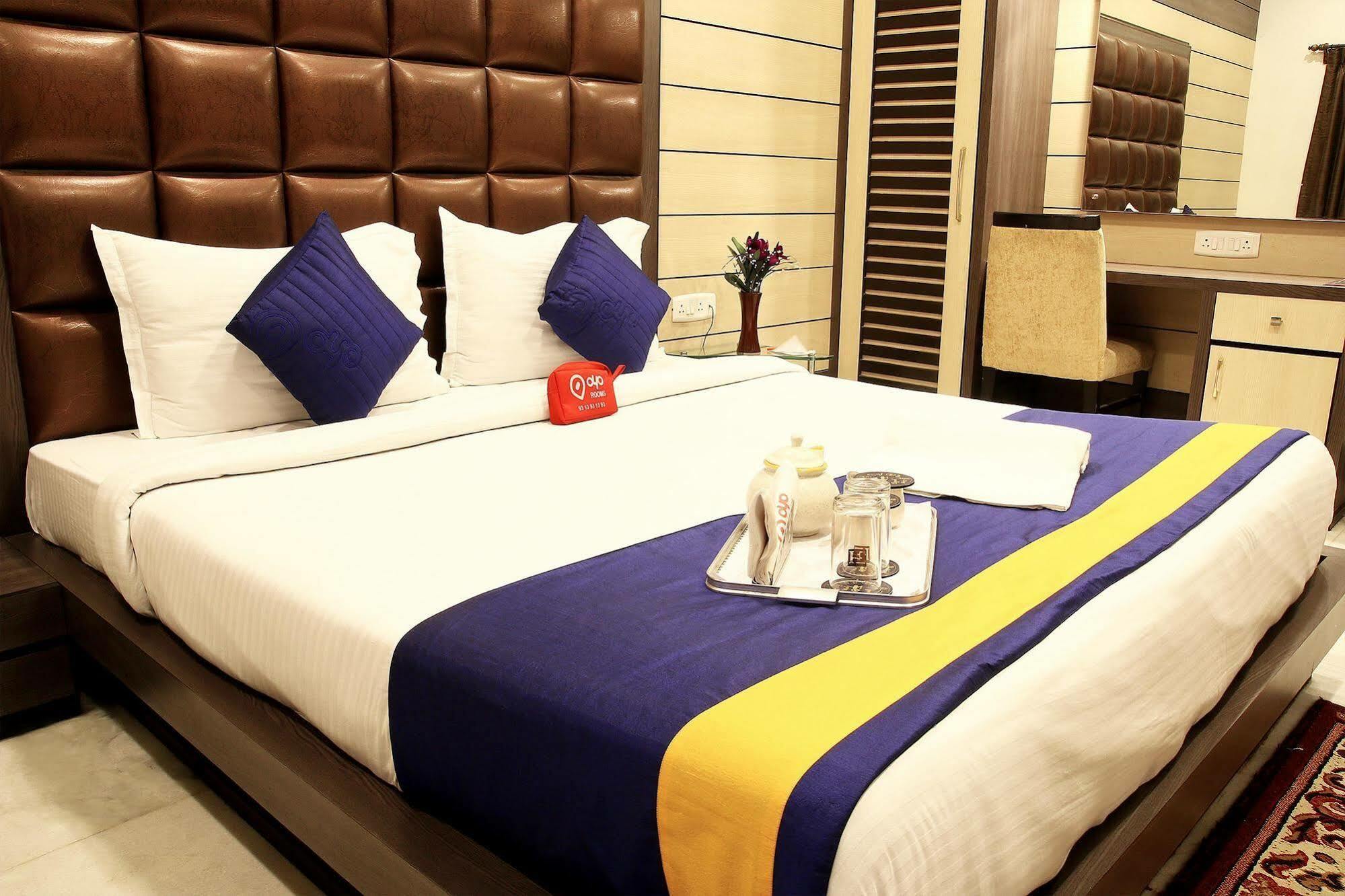 Hotel Esteem Колката Екстер'єр фото