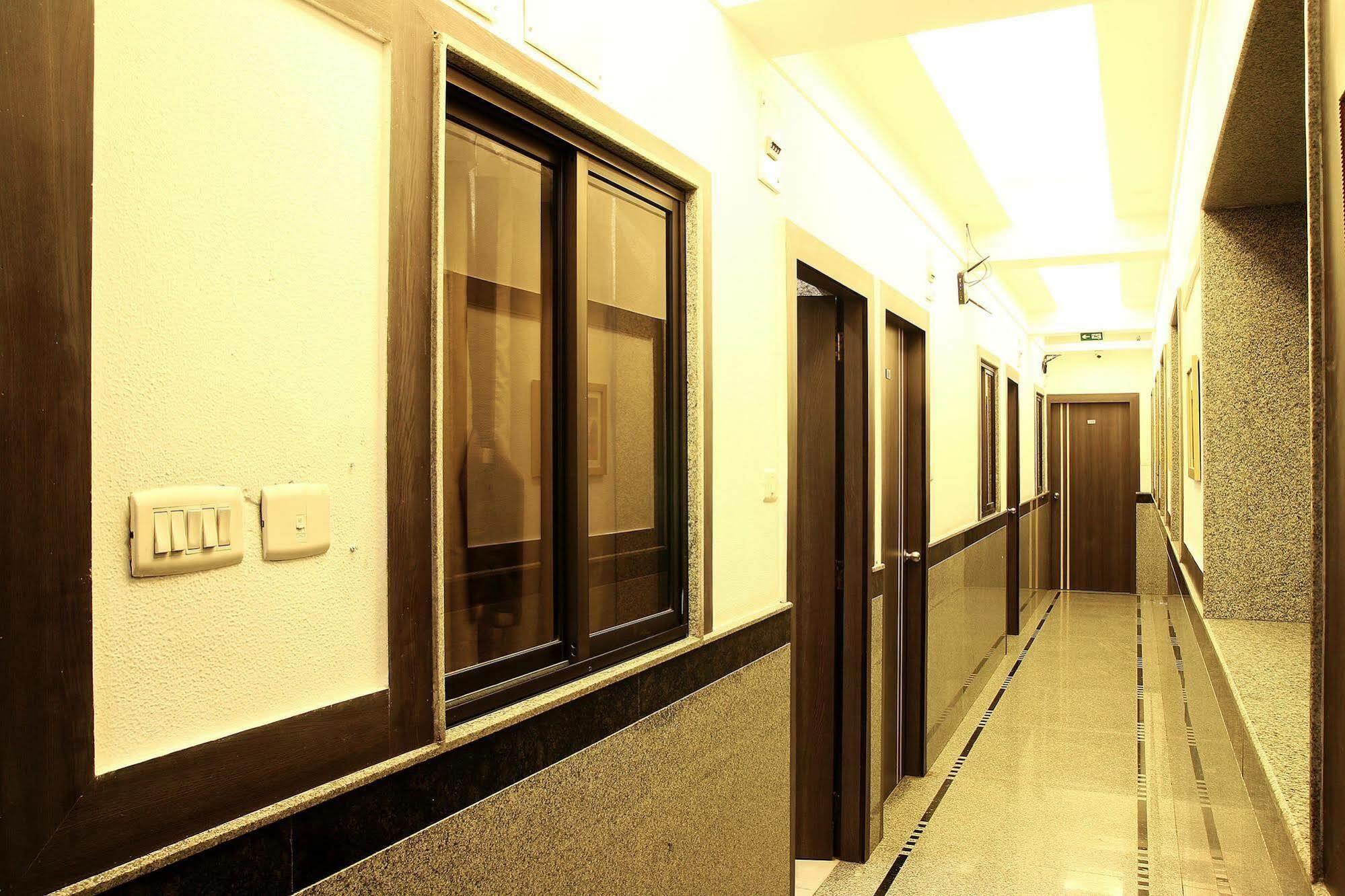 Hotel Esteem Колката Екстер'єр фото